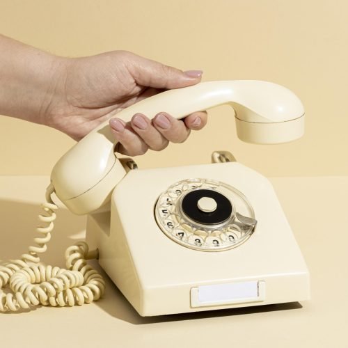 vintage-yellow-telephone-arrangement